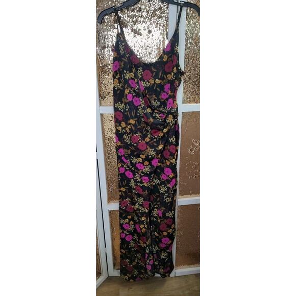 ASTR The Label Dress Midi Floral Wrap Front Large - Picture 2 of 11